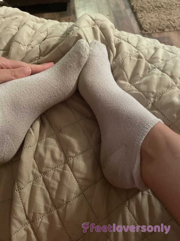 Let’s See What’s Beneath These 🦶🦶 Love The Feet 😍