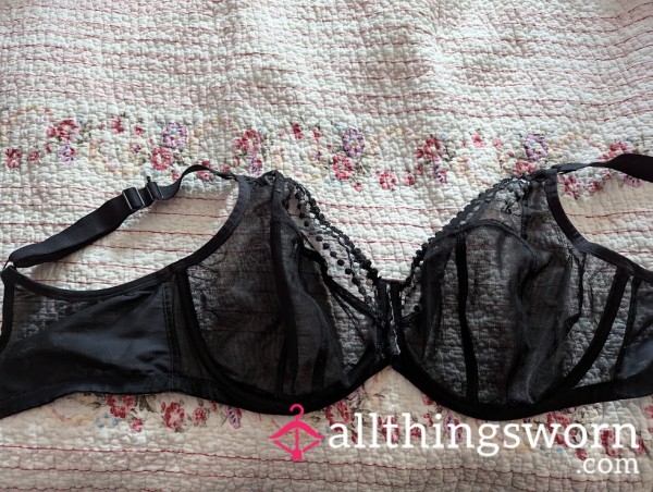 34J// Black Lacy Bra