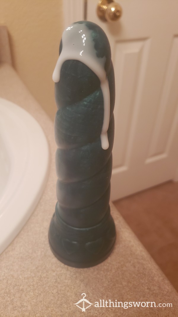 Bad Dragon Di**o In My Pu**y