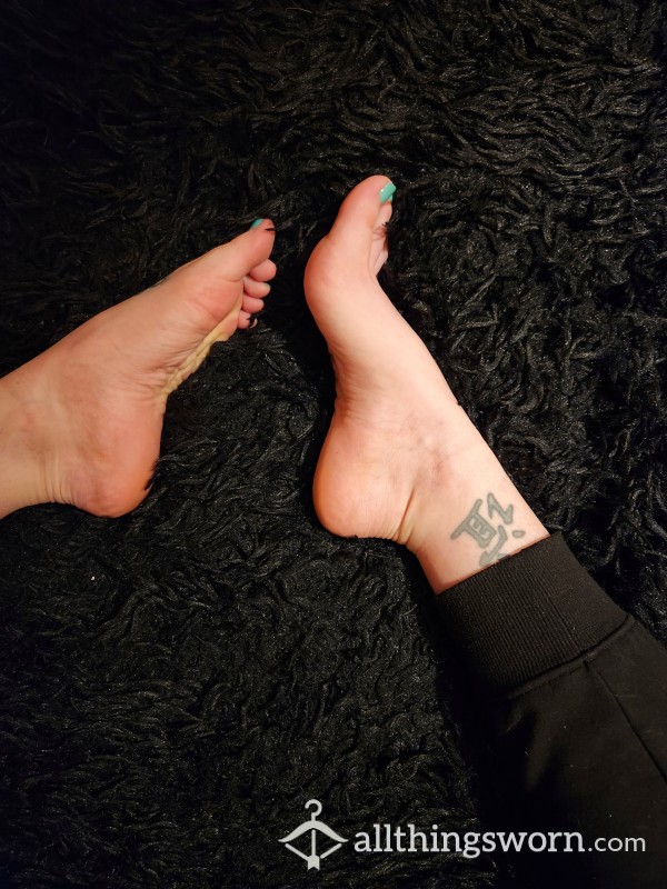 Basic Feet Photo Sampler