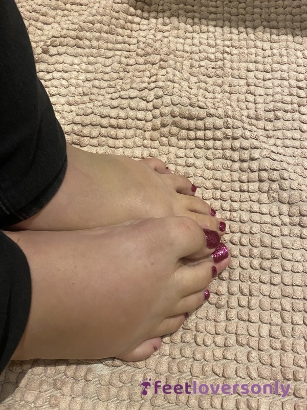 Bathroom Break Feet Snaps