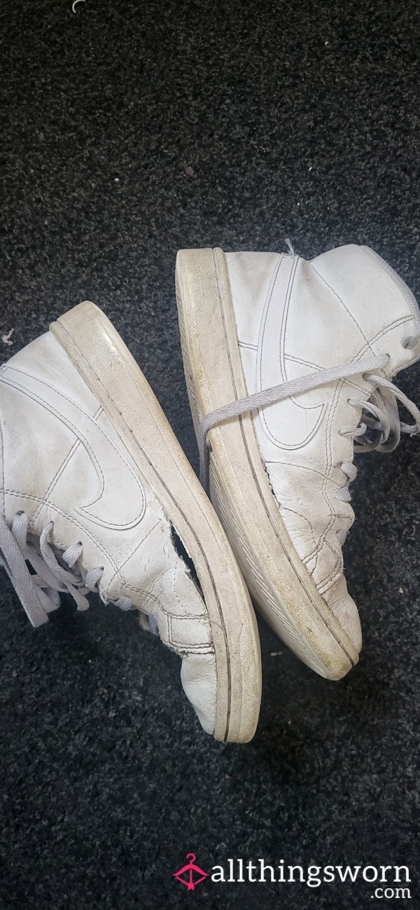 Beaten Up Snelly Nikes