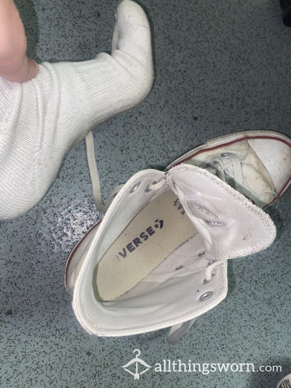 BEATEN UP SWEATY CONVERSE