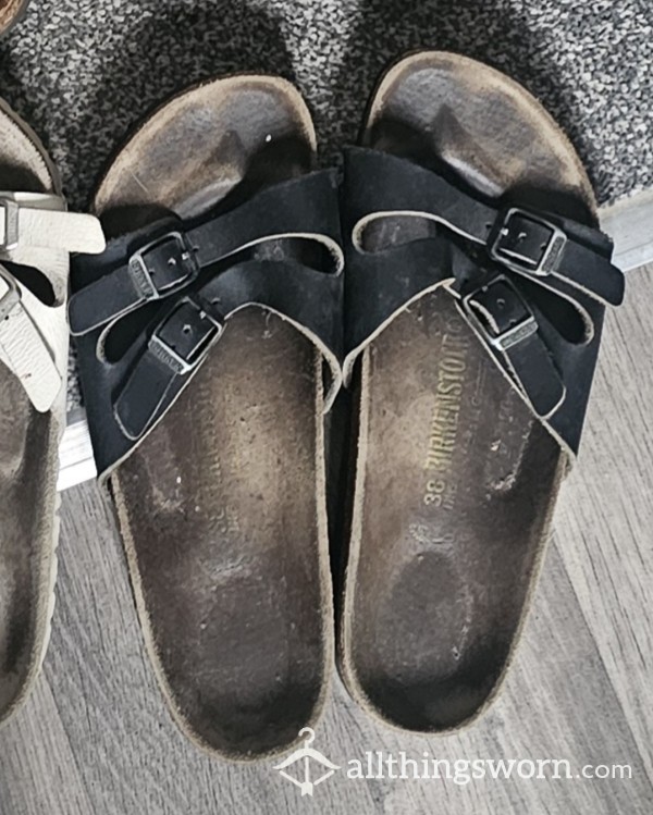 Black Arizona Birkenstocks - Size 38/5