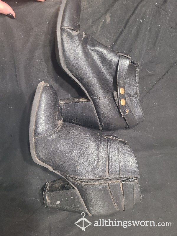 Black Cute Buckle Short Top Boots Women's Size 9.5