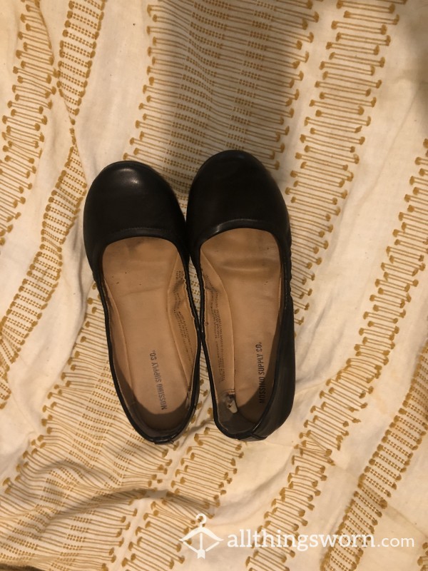 Smelly Black Flats