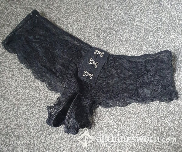 Black Lace Crotchless Panties