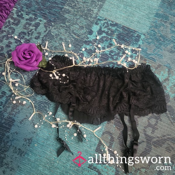 Black Lace Garter