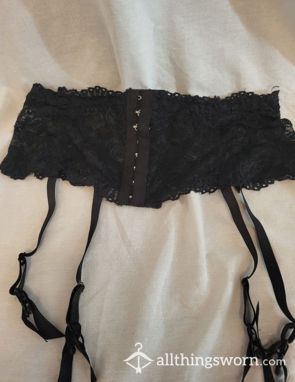 Black Lace Suspender Belt