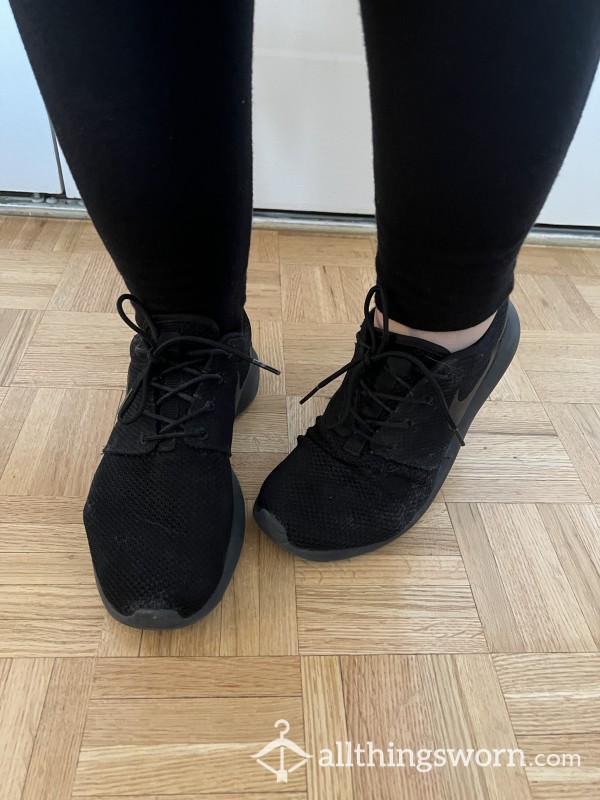 Black Nike Sneakers 👟