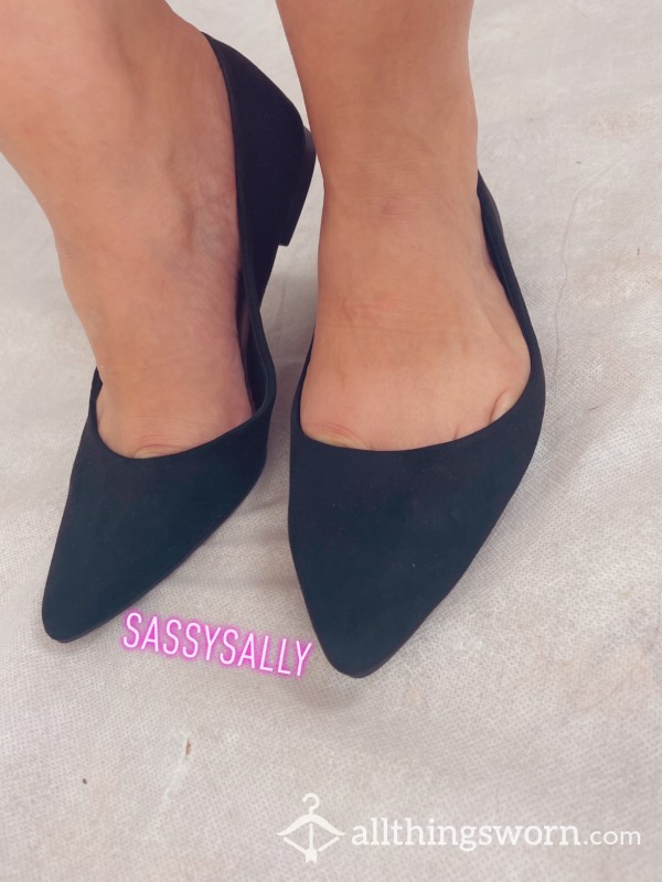 Black Pointy Pumps