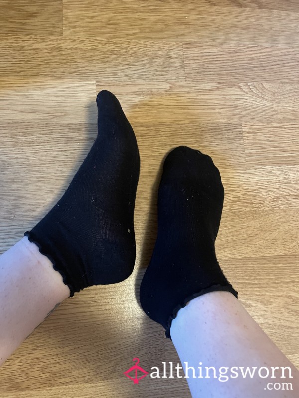 Black Scallop Frill Socks