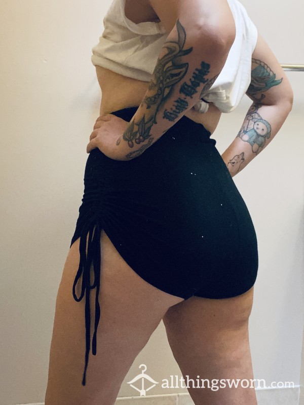 Black Scrunch Pull String Booty Shorts 🤤