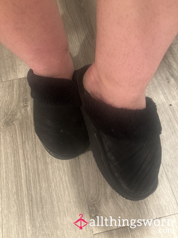 Black Size 7 Smelly Slippers