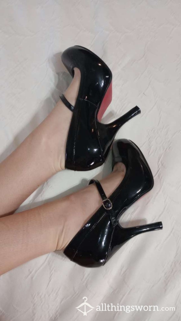 Black Strapped 👠 Heels❌