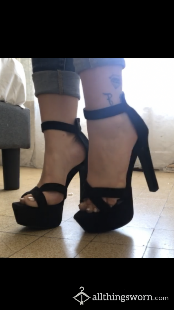 🖤Black Suede High Heels 🖤