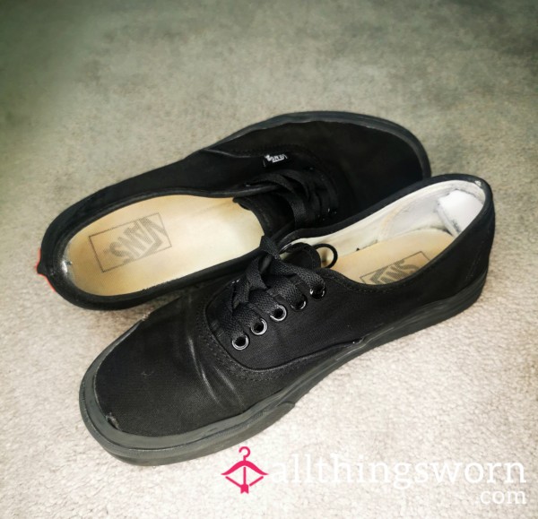 Black UK 6.5 Vans