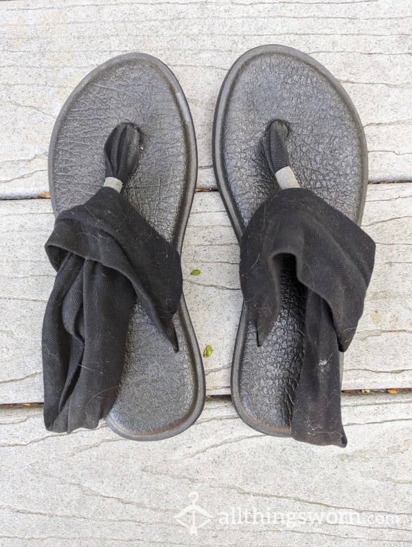 Black Worn Sanuk Thong Flip-flops