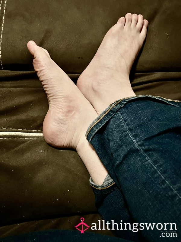 Brand New- Amateur Feet Pics