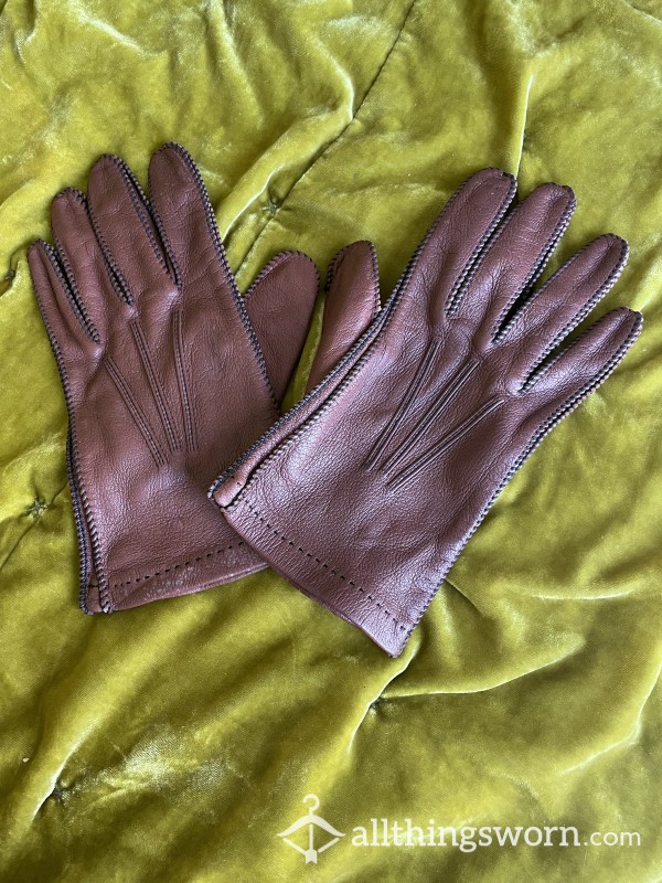 Brown Leather Gloves With Black St*tching