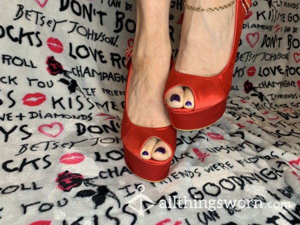 Candy Apple Red Stiletto Pump P**p Toe Christmas High Heel Shoes Feet