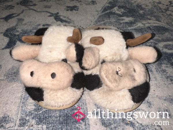 Super Cute Cow Slippers!! 🐮 Size 6