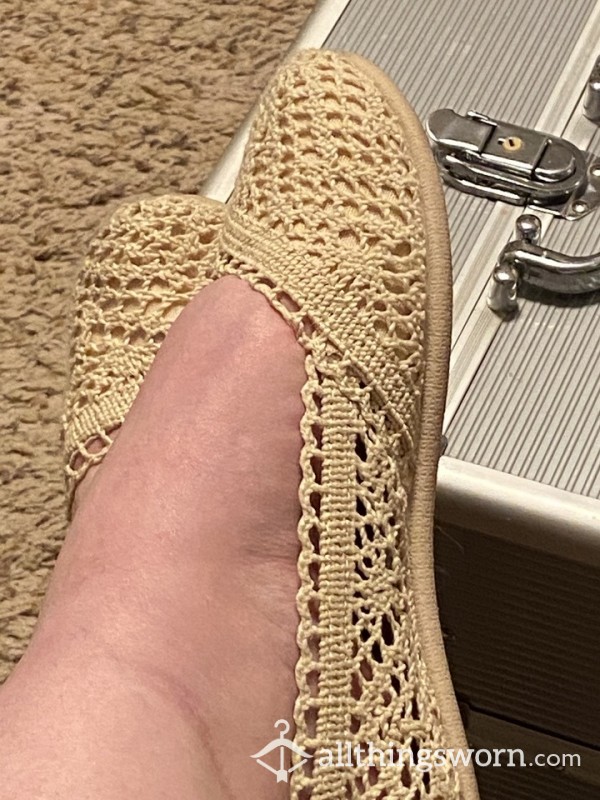 Cream Lace Style Flats