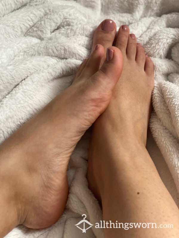 Custom Feet Pictures