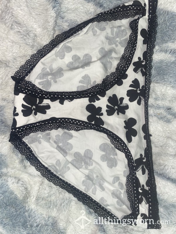 Cute Black And White Flor*l Full Coverage Bikini Panties