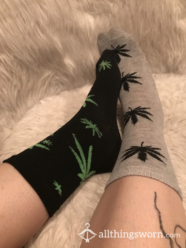 Cute Bud Themed Mismatched Socks