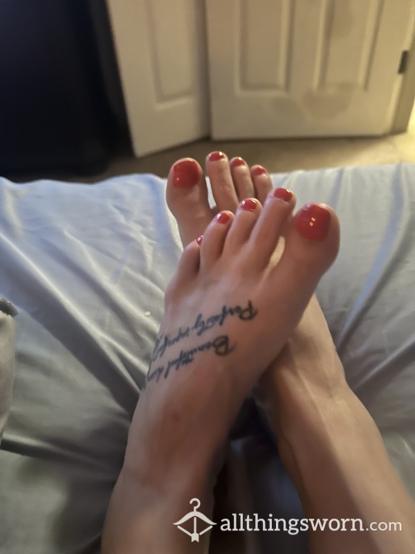 Cute Feet Pic Ready To Fulfill Someone’s Foot Fet**h Needs!!