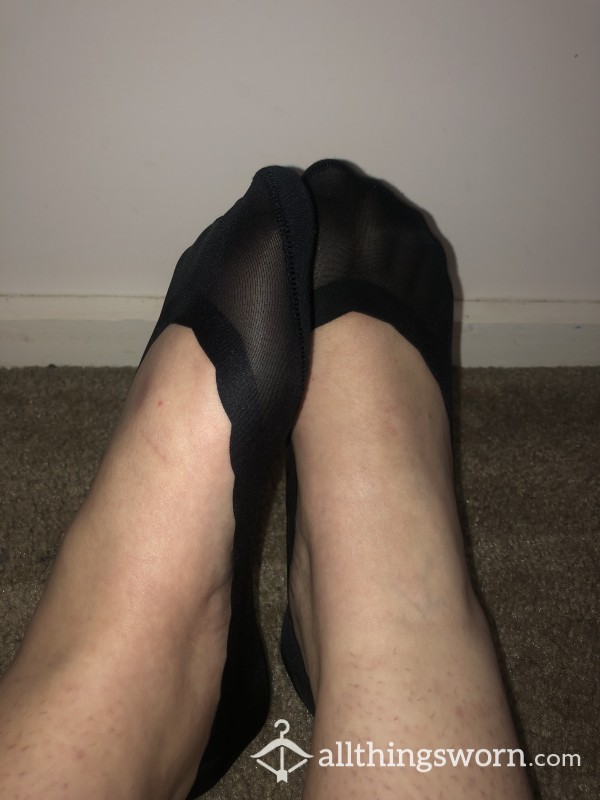 Cute Little Footlets, Black Scalloped