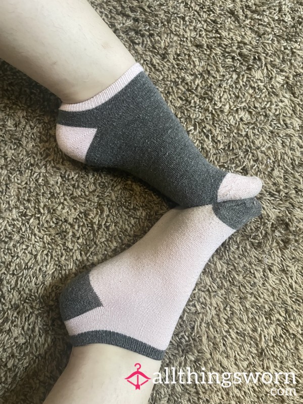 Cute Pink And Grey Ankle Socks 🩷