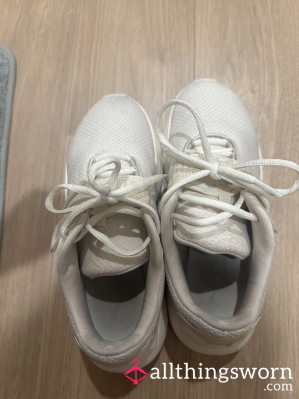 Dirty White Puma Shoes + Free Socks