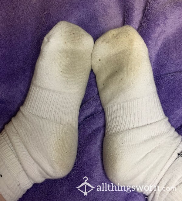 DIRTY WHITE SOCKS