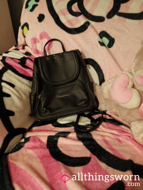 👜 Disgusting Old Mini Backpack 🎒