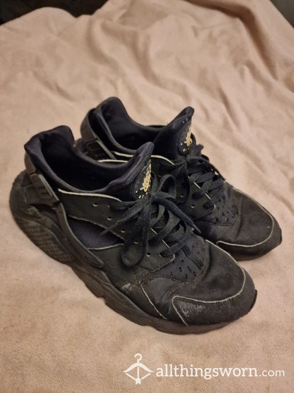 Extremely Worn Nike Huaraches