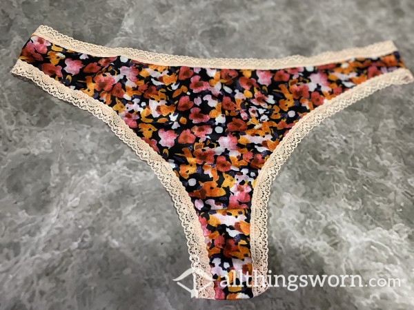 Flor*l Thong