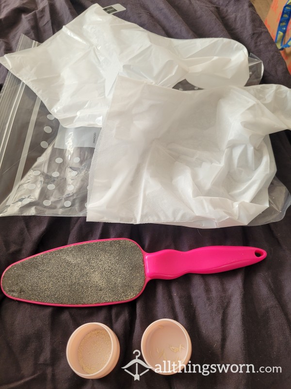 FOOT SLAVE PACKAGE 😈💦 5+ Years Used Foot File, Foot Dust And Nail Clippings From 1 Pedicure And Used P**ling Foot Mask