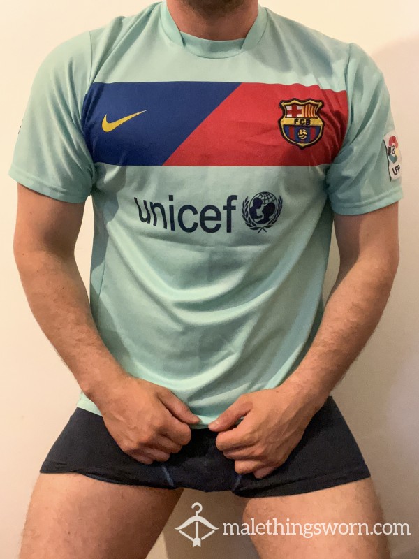 BARCELONA FOOTBALL KIT