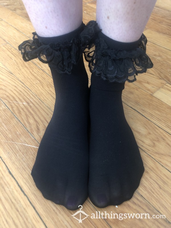 Freckle: Used Black Frilly Socks