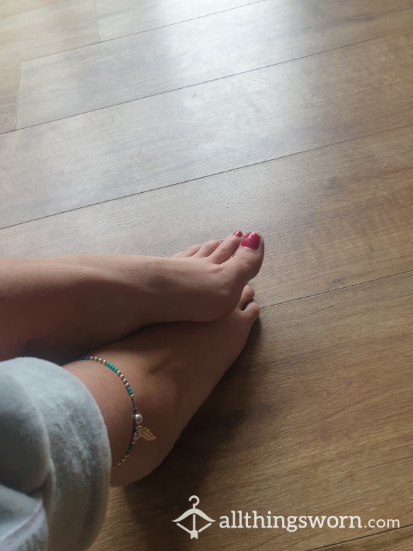 Freshly Painted Piggies 💅🦶