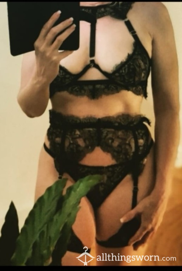 Full Black Lacy Set