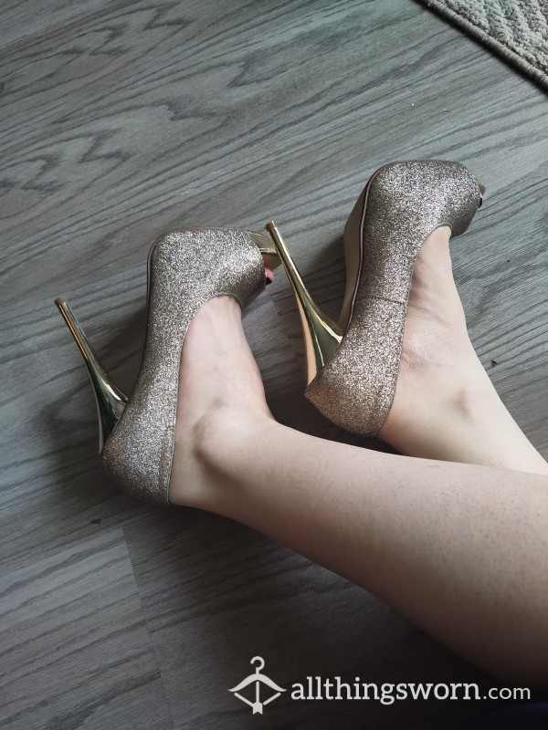 Gold Glitter P**p Toe Pumps