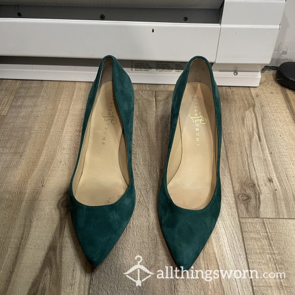 Green Suede Heel Pumps Size 9 (Insoles Imprint)