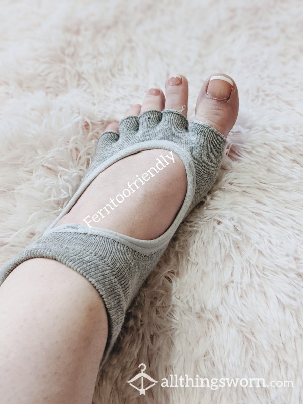 Grey Toeless Yoga Socks 🧘‍♀️😍