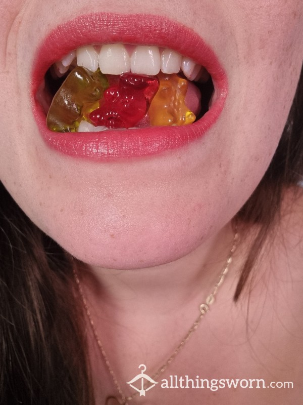 Gummies Vs Giantess