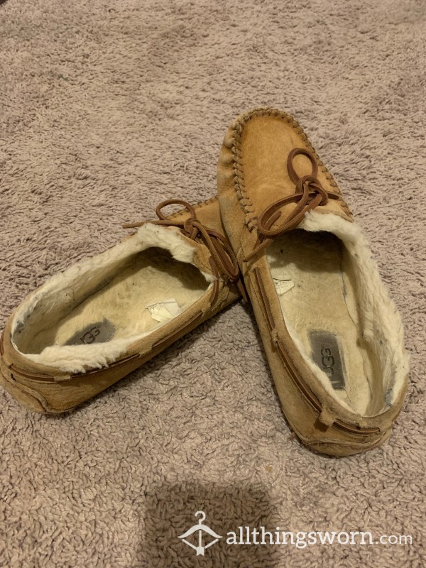 HEAVILY USED *no Socks* UGG SLIPPERS