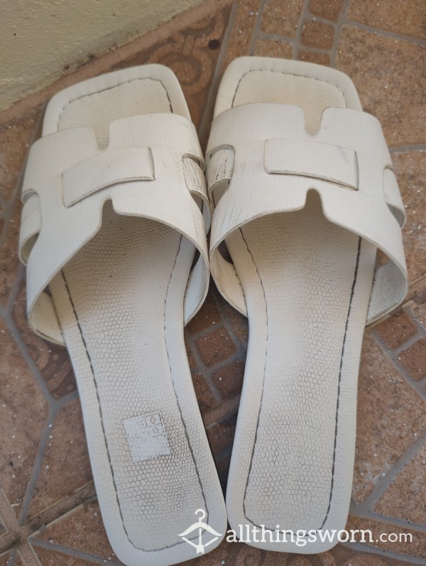 Holiday- Sliders/ White/ Size 7/size 42