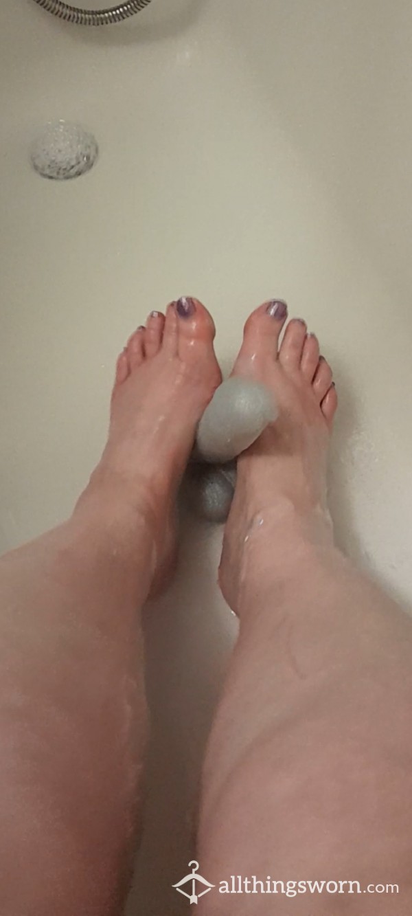 Just Over 6 Mins For A £5. My First Ever Foot Fet**h/kink Video. Infact My First Ever Video. Washing, Drying And Creaming My "dirty" Feet. 😘